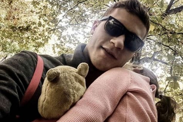 Kako tata Aleksandar Radojićić slika kćerku Aju (FOTO)