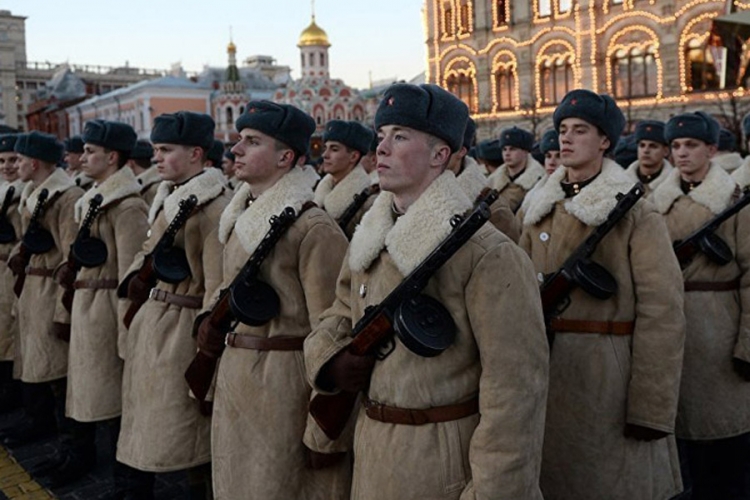 Moskva: Velika parada na Crvenom trgu (VIDEO)