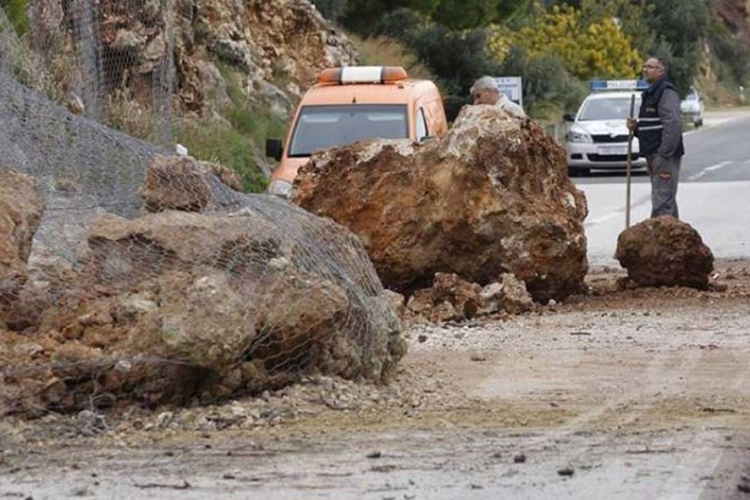 Zbog odrona obustavljen saobraćaj na putu Jablanica-Prozor