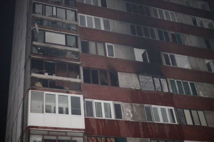 Požar u zgradi u Sarajevu: Poginula jedna osoba, nekoliko povrijeđeno, evakuisani stanari (VIDEO)