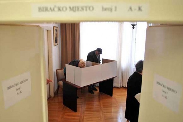 Zatvorena birališta i u BiH: U Mostaru glasalo skoro 15.000 birača