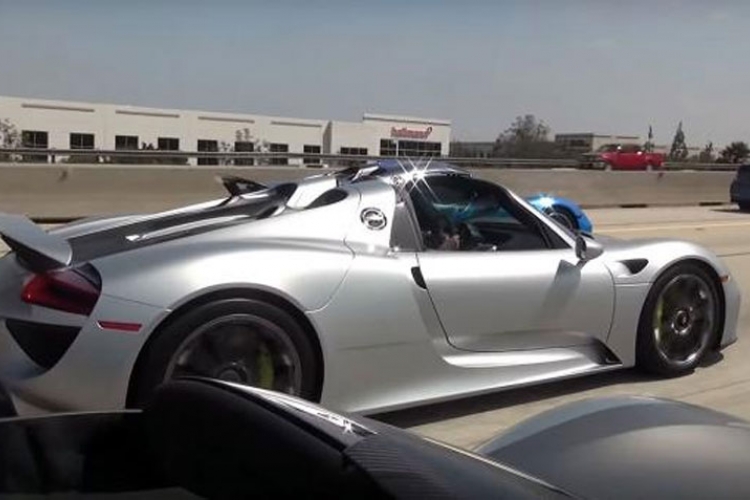 Iznenađenje za ljubitelje četverotočkaša: 6 Porschea 918 na auto-putu