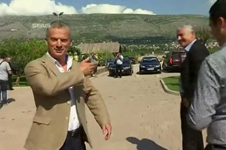 Ko je ljepši: Bakir od Fahre ili Raguž od Čovića (VIDEO)