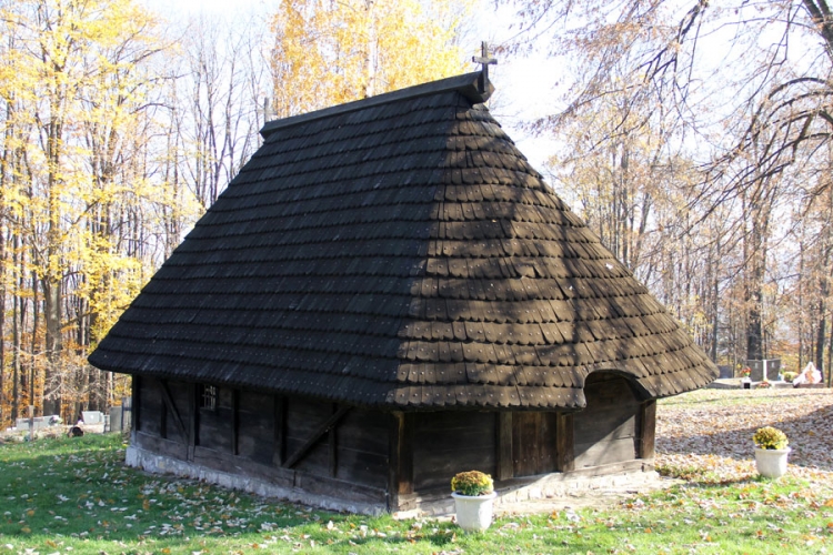 Laktaši: Crkva brvnara koja je "doletjela sama" (FOTO)