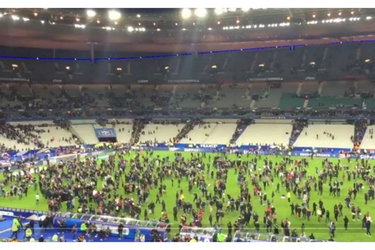 Trenutak kada se na Stade de France čuju eksplozije (FOTO, VIDEO)