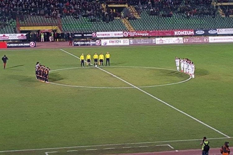 Koševo: Minuta šutnje za stradale u Parizu