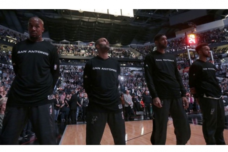 NBA odala počast žrtvama Pariza