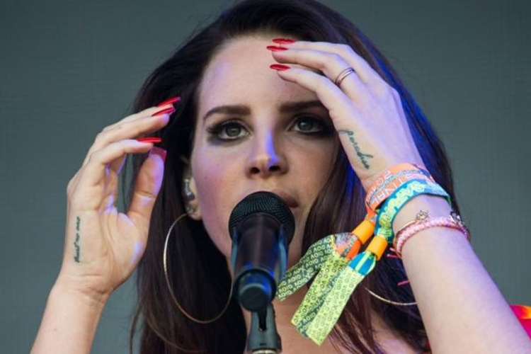  Lana Del Rej objavom potegla raspravu "čiji je Tesla" (FOTO)