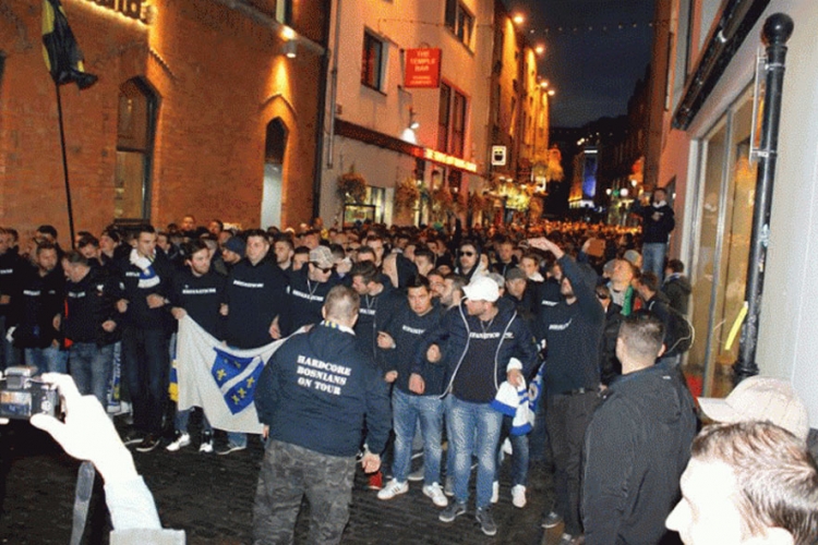 Navijači BiH krenuli prema Aviva stadionu (VIDEO)
