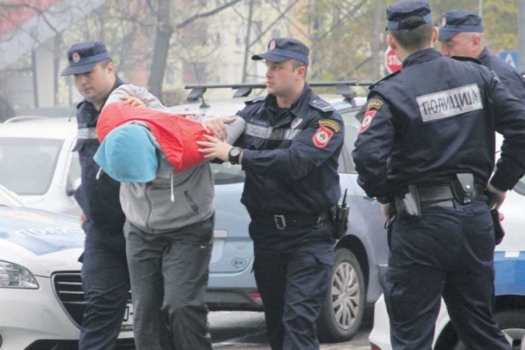 Prijedorčanin osuđen na 13 godina zatvora zbog silovanja kćerke