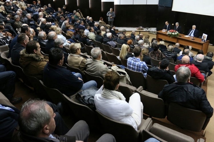 Porodica i prijatelji na komemoraciji Šahinpašiću