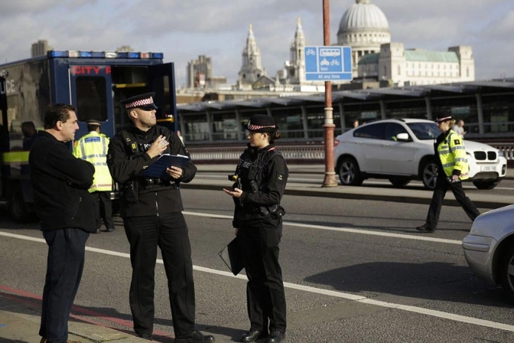 London: U akciji policije zbog sumnjivog vozila uhapšene tri osobe 