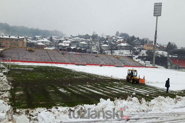 Snijeg odgodio fudbal u Tuzli i Sarajevu (FOTO)