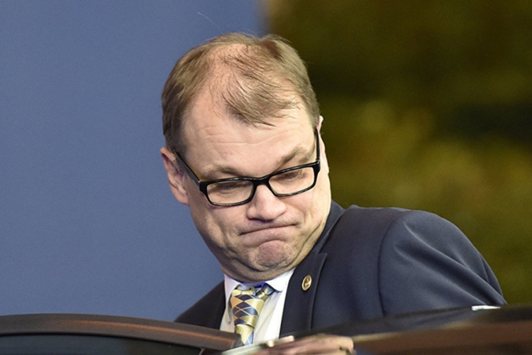 Finski premijer letio u toaletu aviona