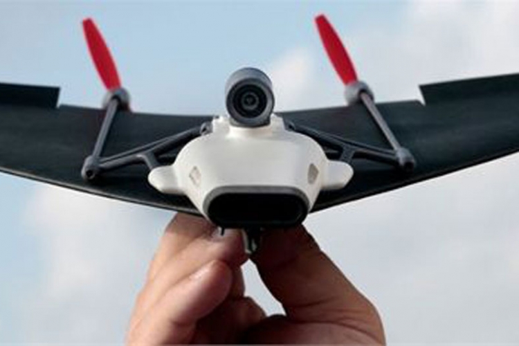 Papirni avion kojim upravlja startfon ima i video kameru