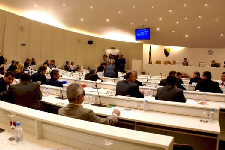 Zakon o neradnim danima u vrijeme vjerskih praznika vraćen na doradu