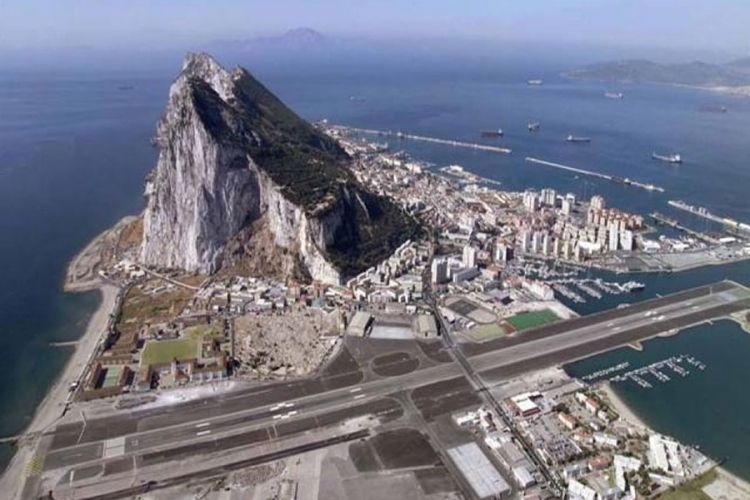 Gibraltar čuvaju majmuni (FOTO)