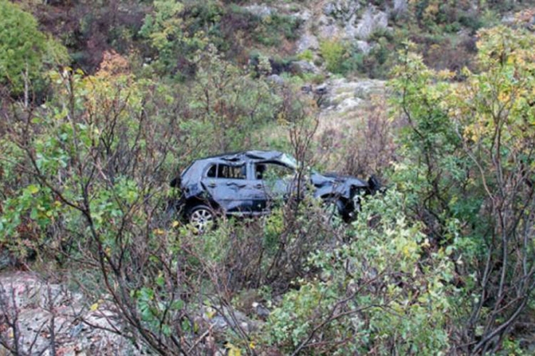 Golfom sletio u provaliju kod Mostara