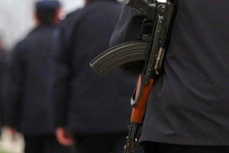 Policajci sa dugim cijevima i na ulicama Brčkog