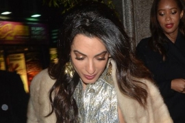 Amal Kluni: Blještavo izdanje idealno za praznične dane (FOTO)