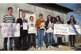 Učenici generacije, Ajli Dizdarević iz Velike Kladuše, pomažu ...