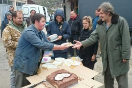 Trebinjac Mićo na setu sa Kustom: Torta za rođendan i dve uloge u ...