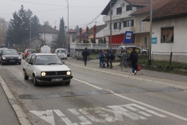 Mještani Karađorđeve ulice upozoravaju na ugroženost pješaka  