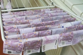 Traže se vlasnici 130.000 evra: Trag novca iz Dunava kod Beča vodi do ...