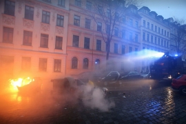 Lajpcig: Policija vodenim topovima rastjerivala demonstrante (FOTO)