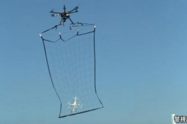Japanska policija ilegalne dronove lovi mrežom (VIDEO)