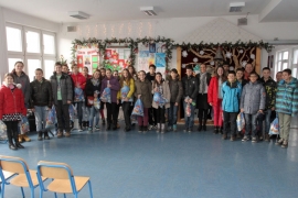 Centar "Zaštiti me": Učenici uručili darove učenicima