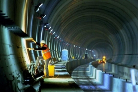 Oko 1.000 migranata pokušalo da uđe u tunel ispod Lamanša