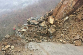 Zbog većeg odrona obustavljen saobraćaj na putu Jablanica-Prozor