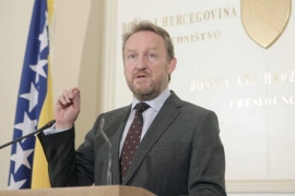 Izetbegović poručio Vučiću: Podrška Dodiku znači povratak ...