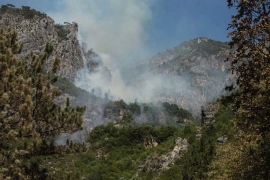 Vatra opkolila Gacko, aktivno pet požara