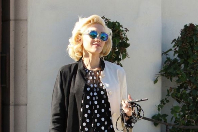 Gwen Stefani u opasno dobrim crvenim čizmama (FOTO)