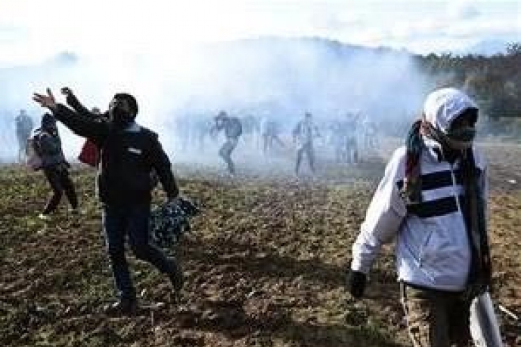 Zasuli suzavcem migrante koji su pokušali da uđu u Makedoniju