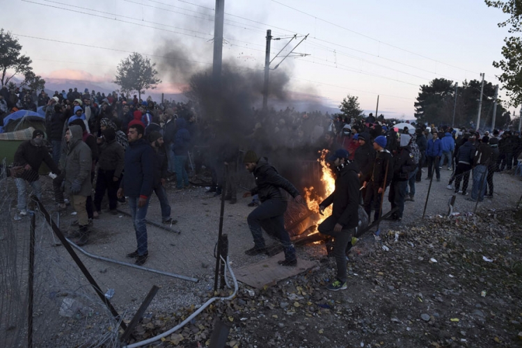 Sukobi migranta i izbjeglica na grčko-makedonskoj granici