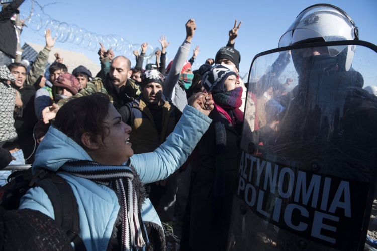 Haos na Đevđeliji: Eskalirali sukobi migranata, jedna osoba poginula  