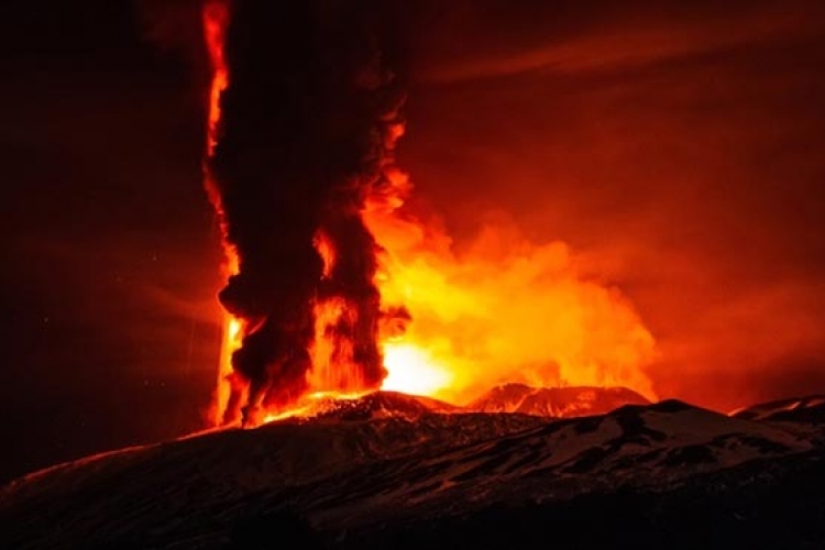  Italija: Eruptirala Etna
