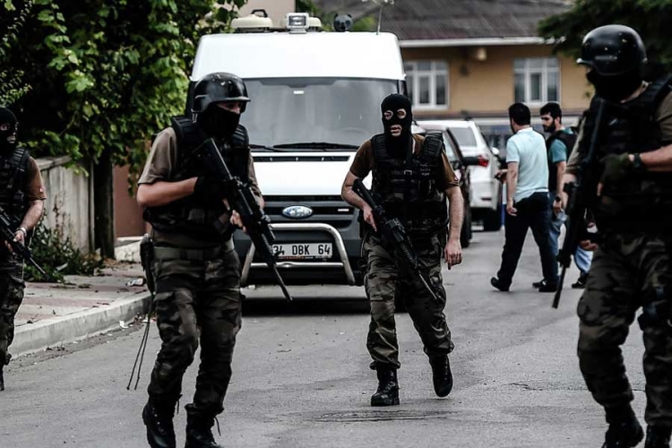 Ankara: Napad molotovljevim koktelima na gradski autobus