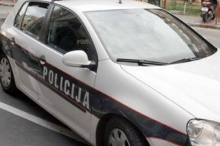 Ima li kraja: Nova paljevina auta u Sarajevu, uz prijetnju pištoljem Sarajki oteli Audi Q5