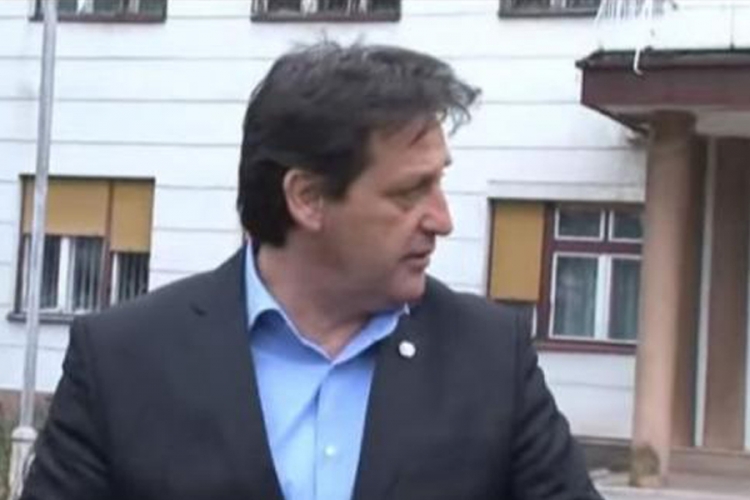 Ministar uvrijedio novinarku: Volim ove što lako kleknu (VIDEO)