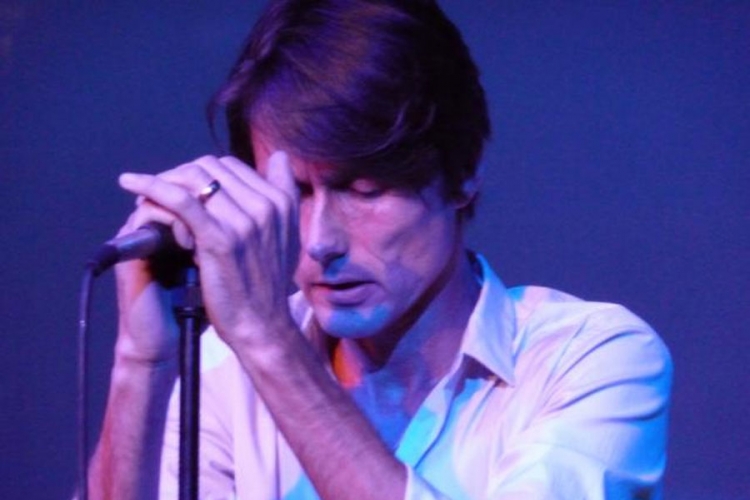 Pogledajte novi spot britpop velikana "Suede" (VIDEO)