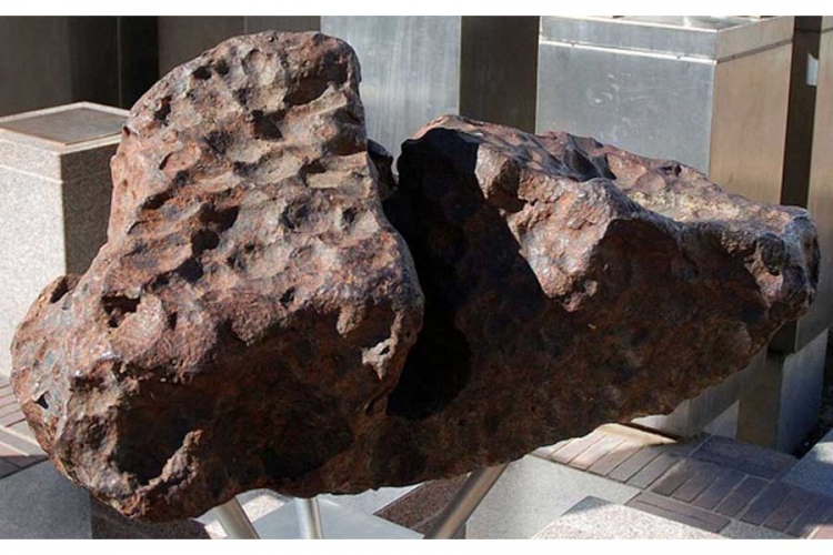 Meteorit Gibeon prodat za 130.000 evra