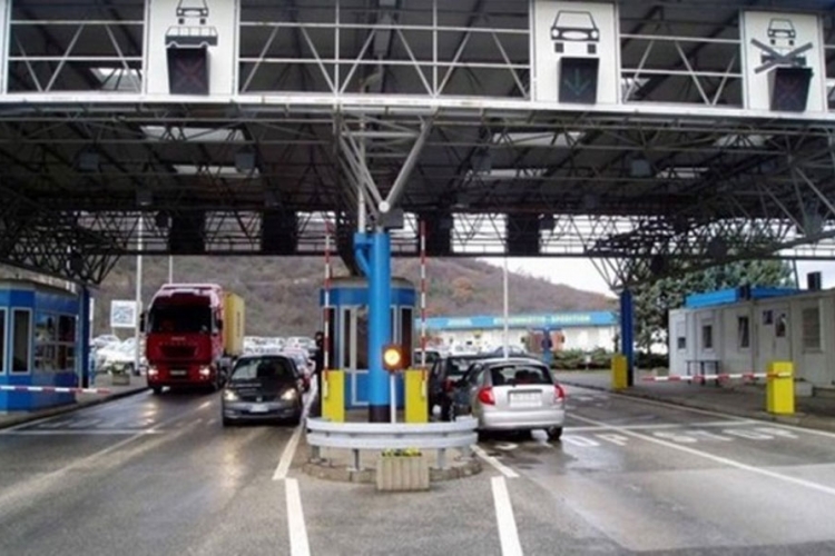 Na prelazu Gradiška čeka se duže od sat vremena