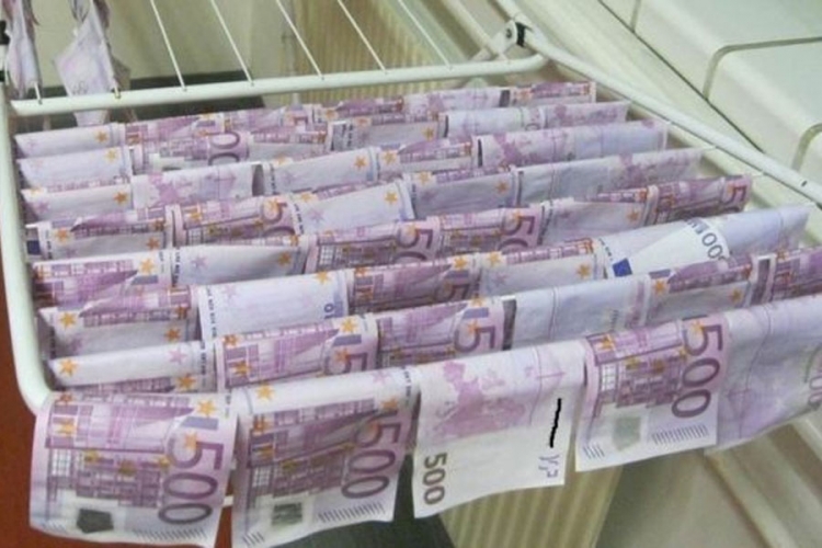 Traže se vlasnici 130.000 evra: Trag novca iz Dunava kod Beča vodi do Balkana
