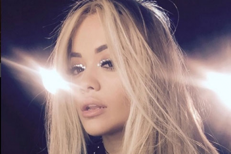 Rita Ora duge uvojke zamijenila dječačkom frizurom (FOTO)