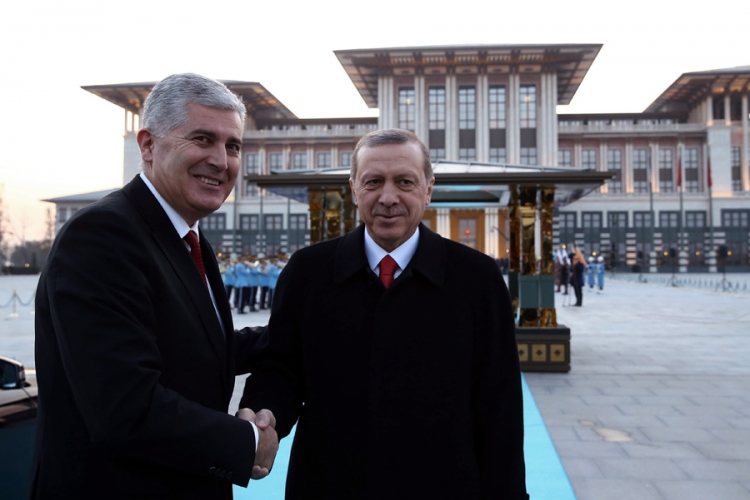 Čović u Turskoj pozdravio vojsku: Merhaba asker (VIDEO)