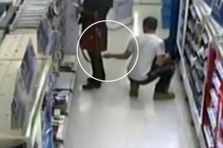Britanska policija traga za ovim perverznjakom (VIDEO)